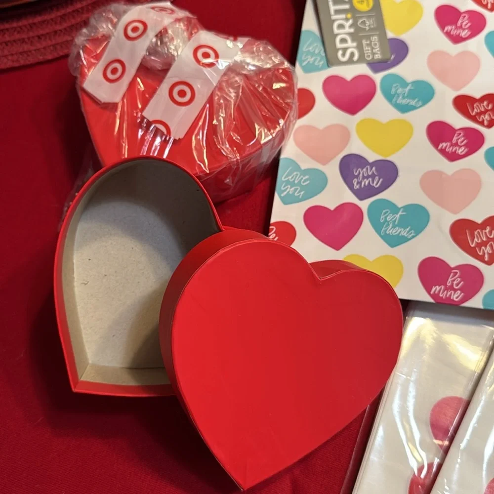 NEW❣️ Valentine Gift Bag Bundle. Wine bags, Treat bags, Gift bags, Heart boxes